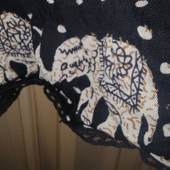 Misses sz L Animal print Shorts Elephants by Angie - Picture 4 of 4